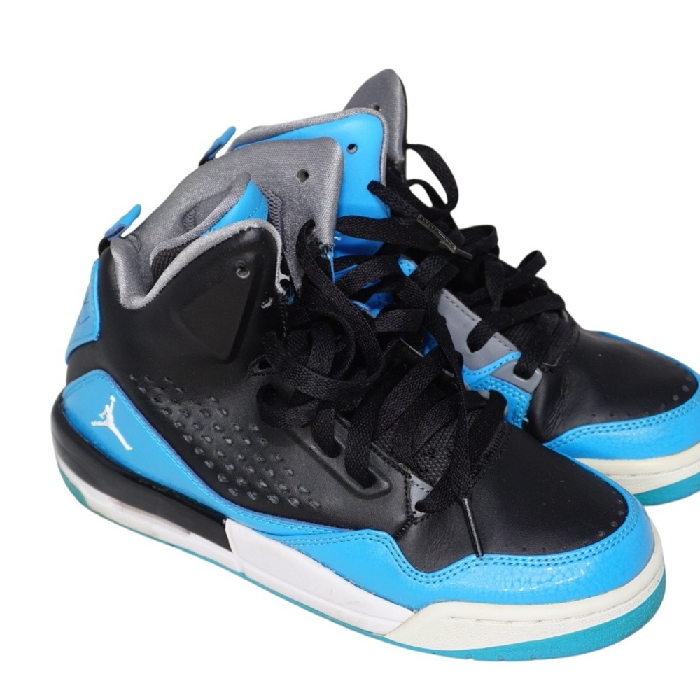 Jordan SC-3 Black Dark Powder Blue 629942 - 016 Boys size 5Y *As Is*